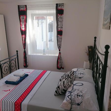 Stone House Apartment Слатине Екстериор снимка