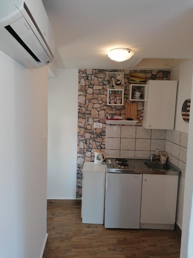Stone House Apartment Слатине Екстериор снимка
