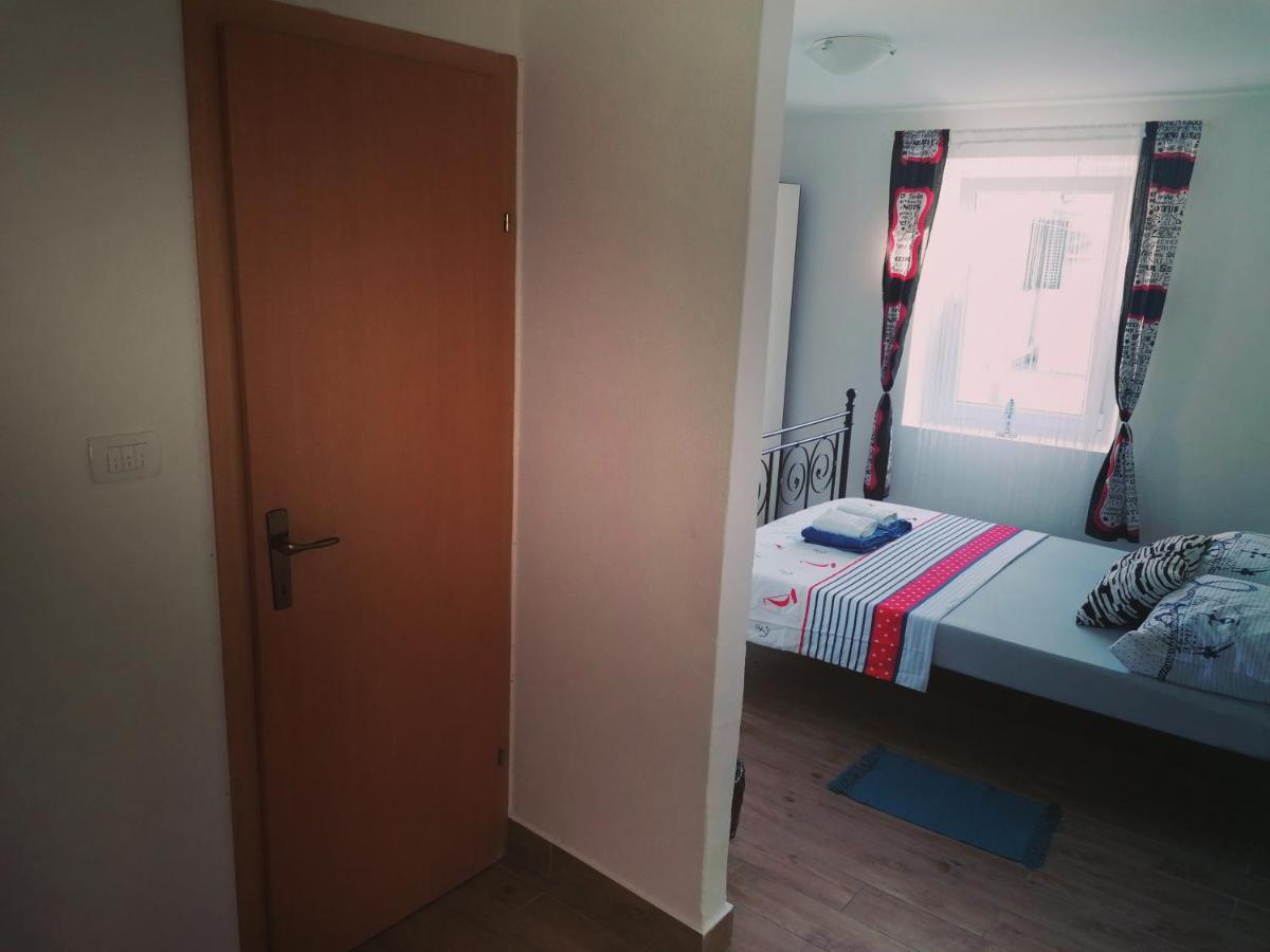 Stone House Apartment Слатине Екстериор снимка