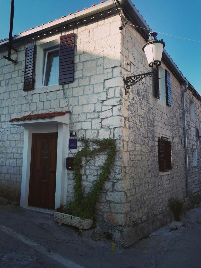 Stone House Apartment Слатине Екстериор снимка