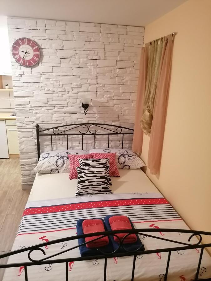 Stone House Apartment Слатине Екстериор снимка