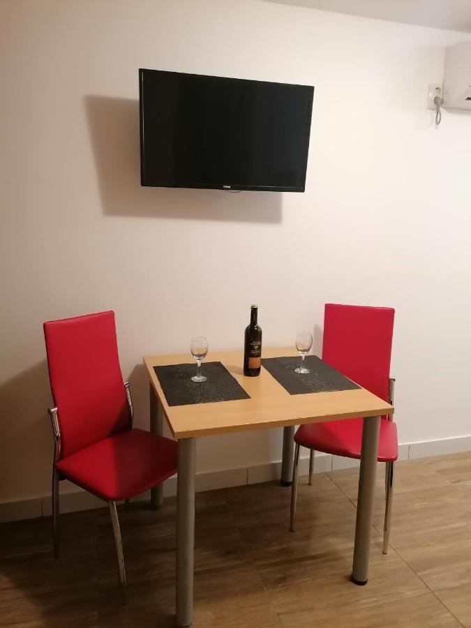 Stone House Apartment Слатине Екстериор снимка