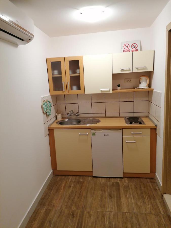 Stone House Apartment Слатине Екстериор снимка