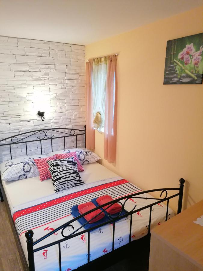 Stone House Apartment Слатине Екстериор снимка